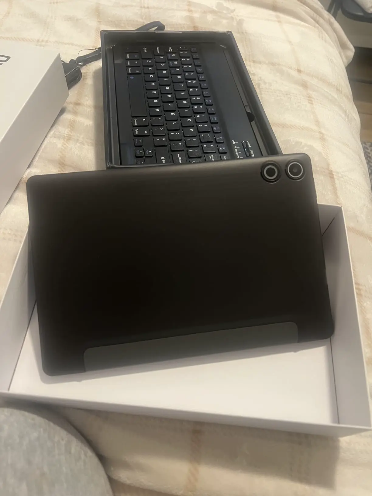 Tabletă 2-în-1 cu tastatură și mouse, fotografie client 2